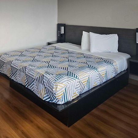 Park Inn By Radisson, Tracy Bagian luar foto