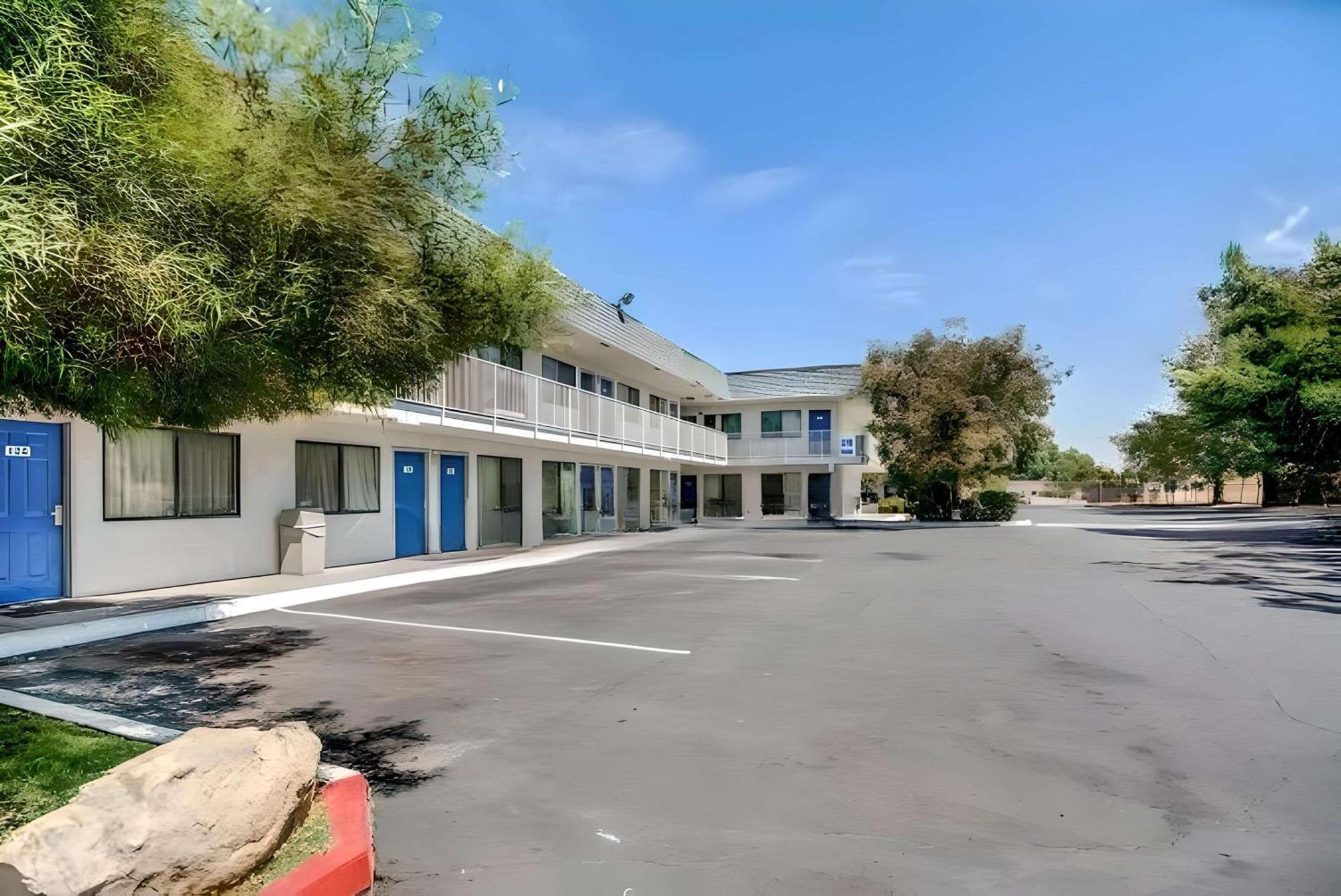 Park Inn By Radisson, Tracy Bagian luar foto