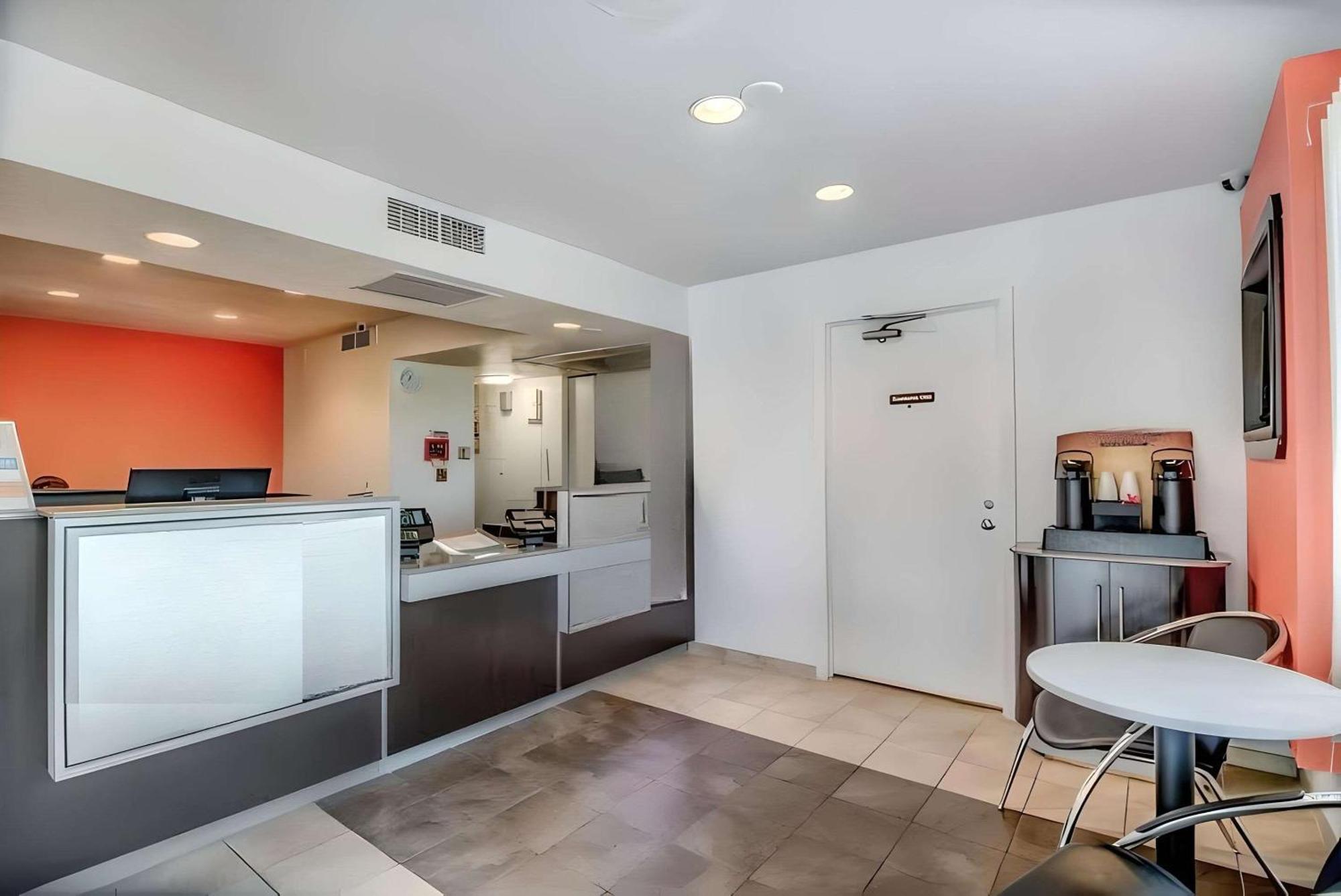 Park Inn By Radisson, Tracy Bagian luar foto
