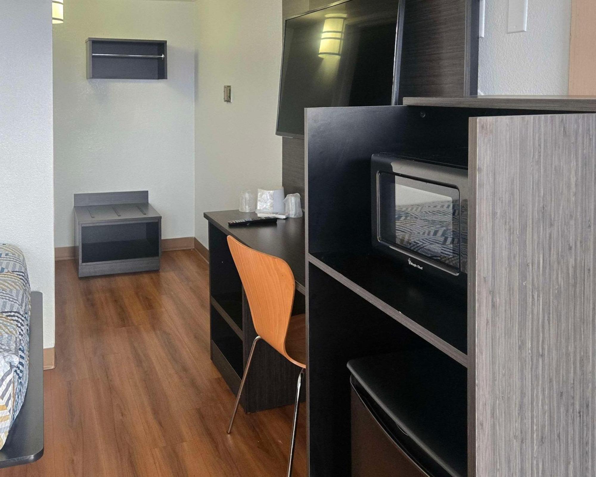 Park Inn By Radisson, Tracy Bagian luar foto