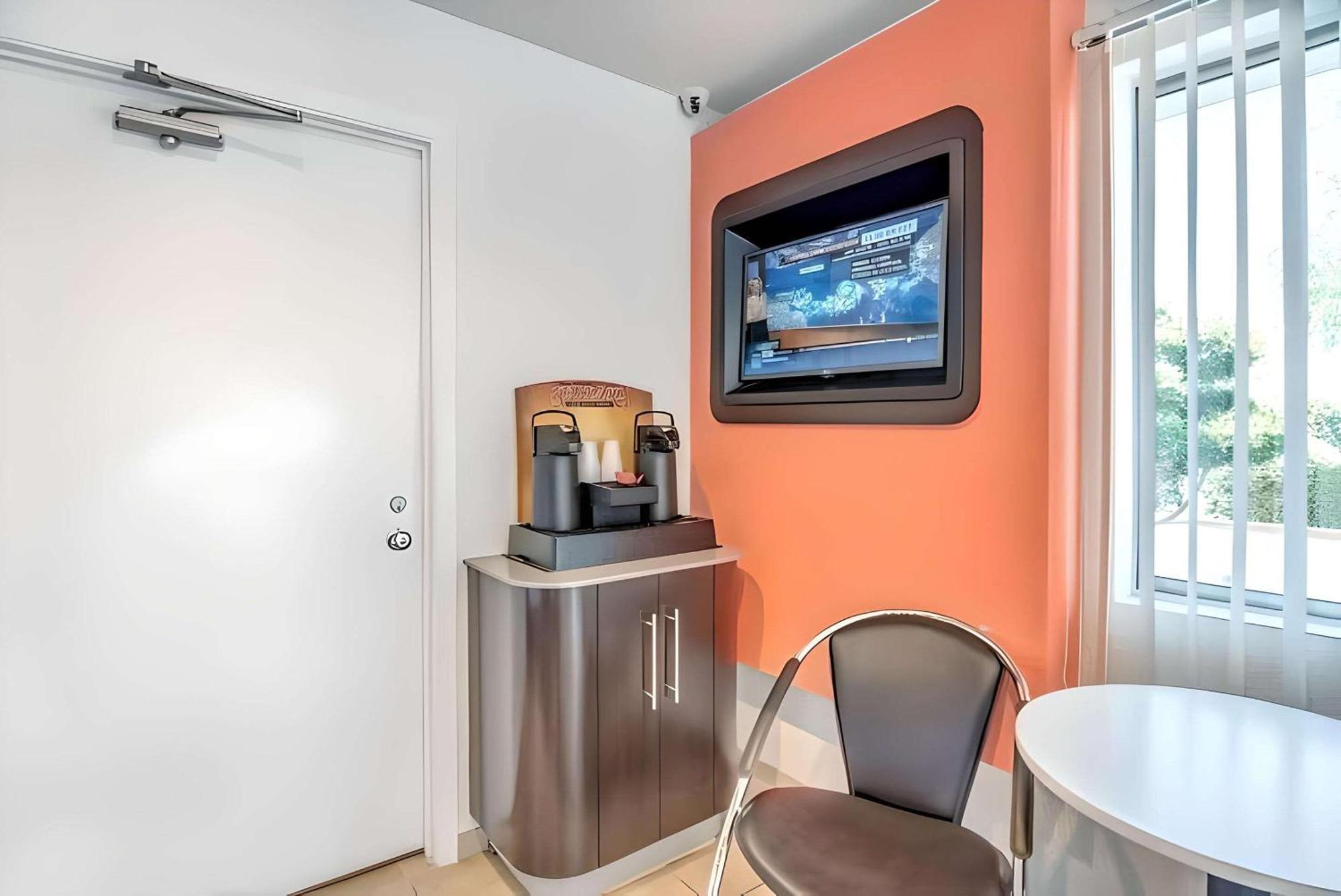 Park Inn By Radisson, Tracy Bagian luar foto