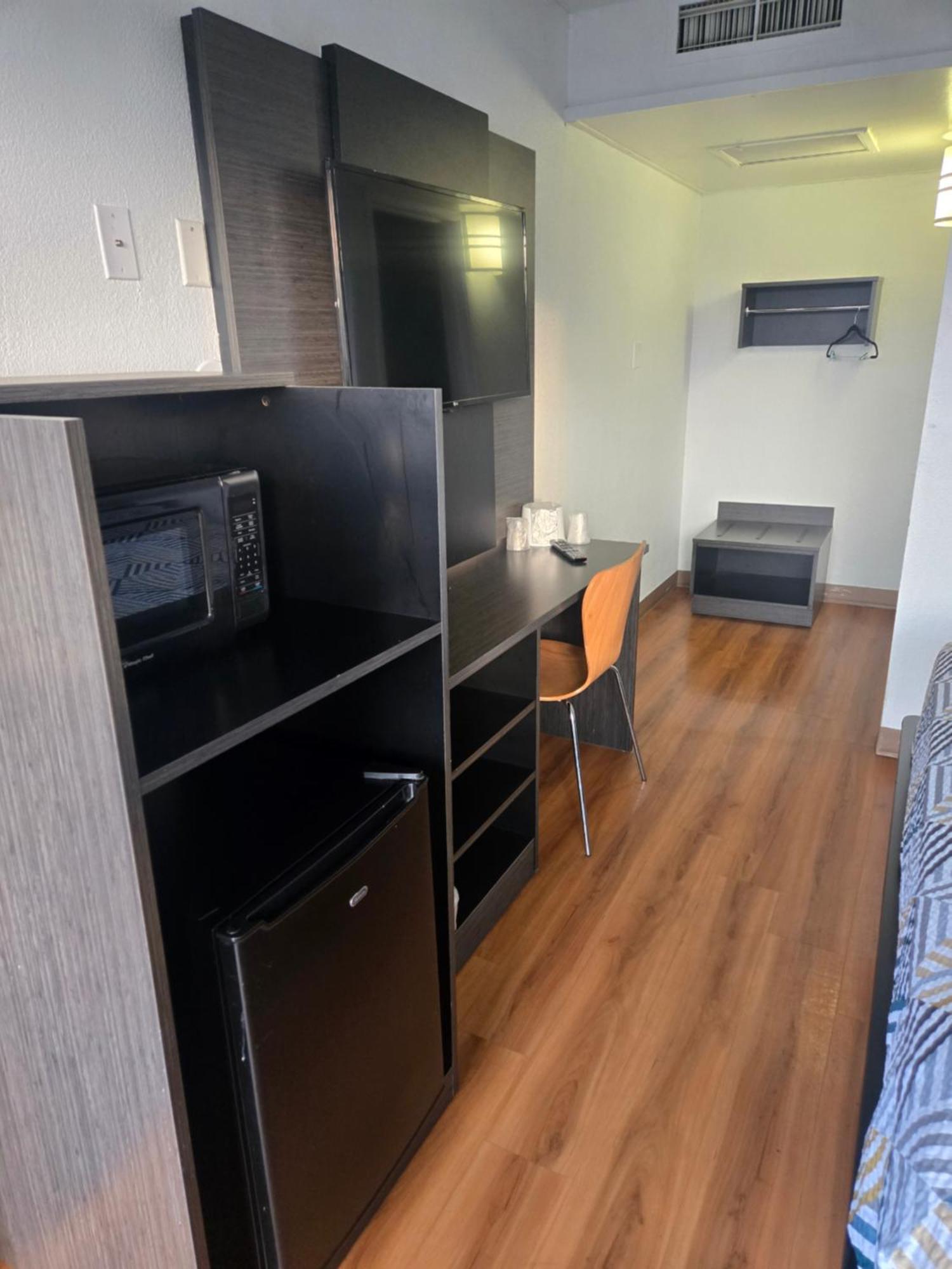 Park Inn By Radisson, Tracy Bagian luar foto