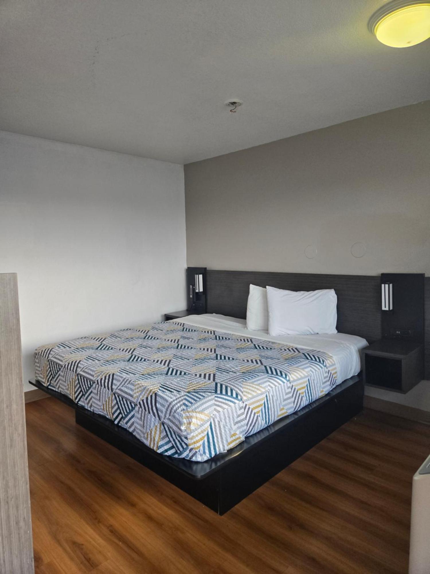 Park Inn By Radisson, Tracy Bagian luar foto