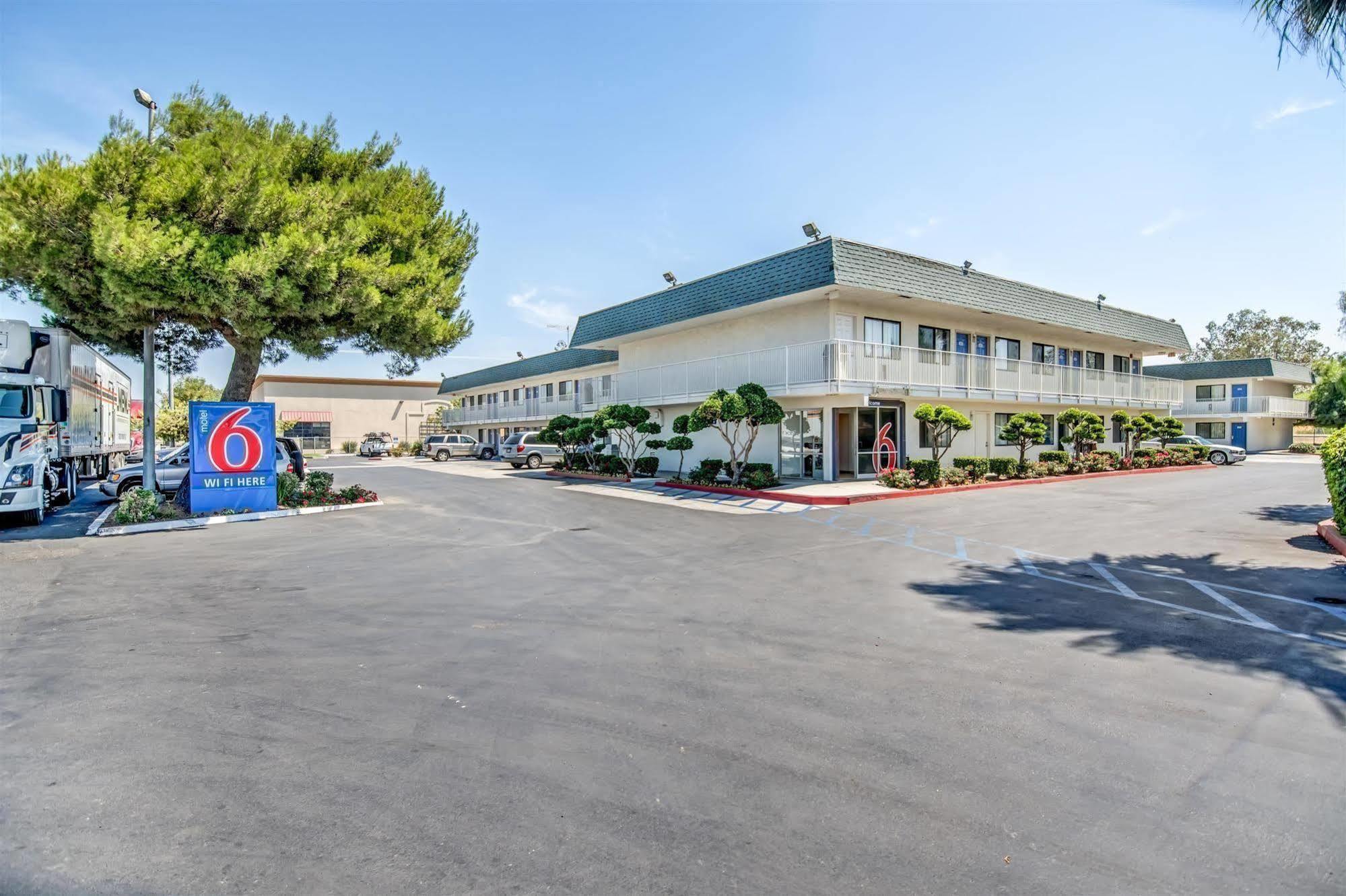 Park Inn By Radisson, Tracy Bagian luar foto